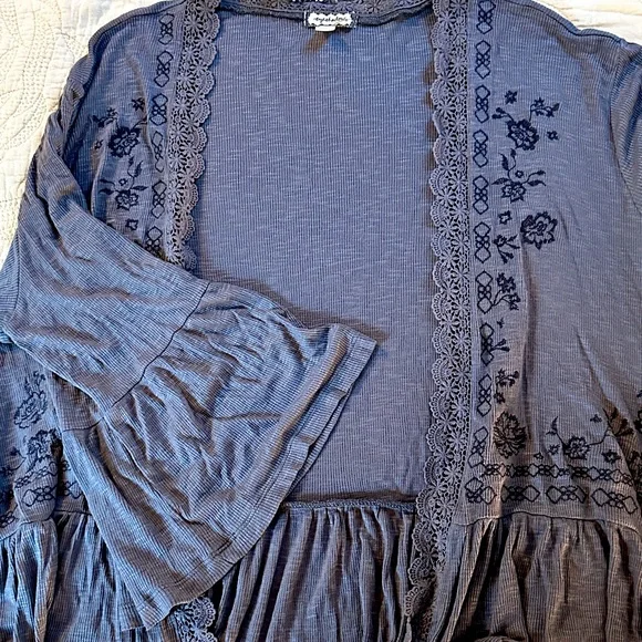 Eyeshadow Open Front Cardigan • Bell Sleeves • Grey w/ Black Floral Embroidery - Picture 8 of 14